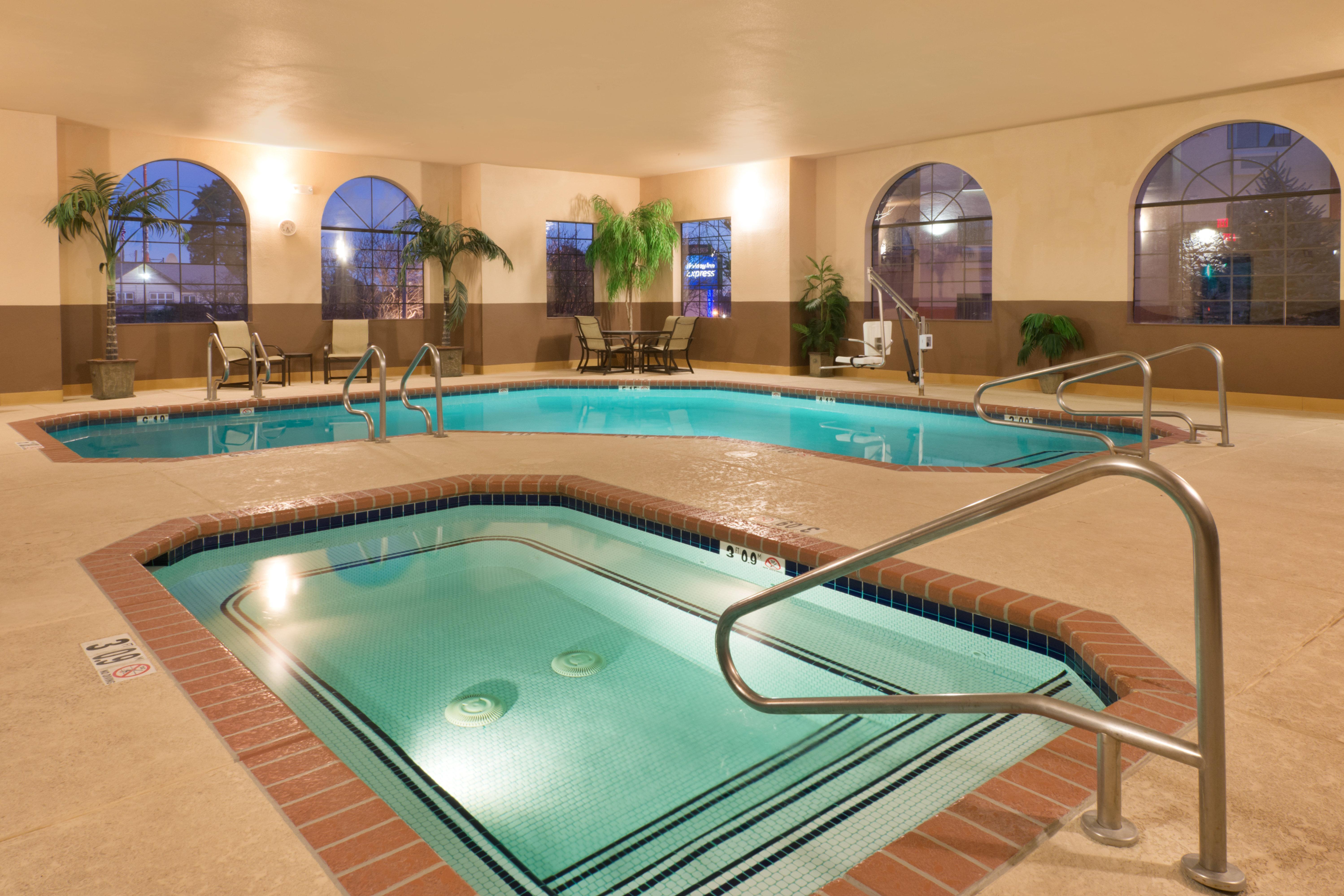Holiday Inn Express Show Low By Ihg Экстерьер фото