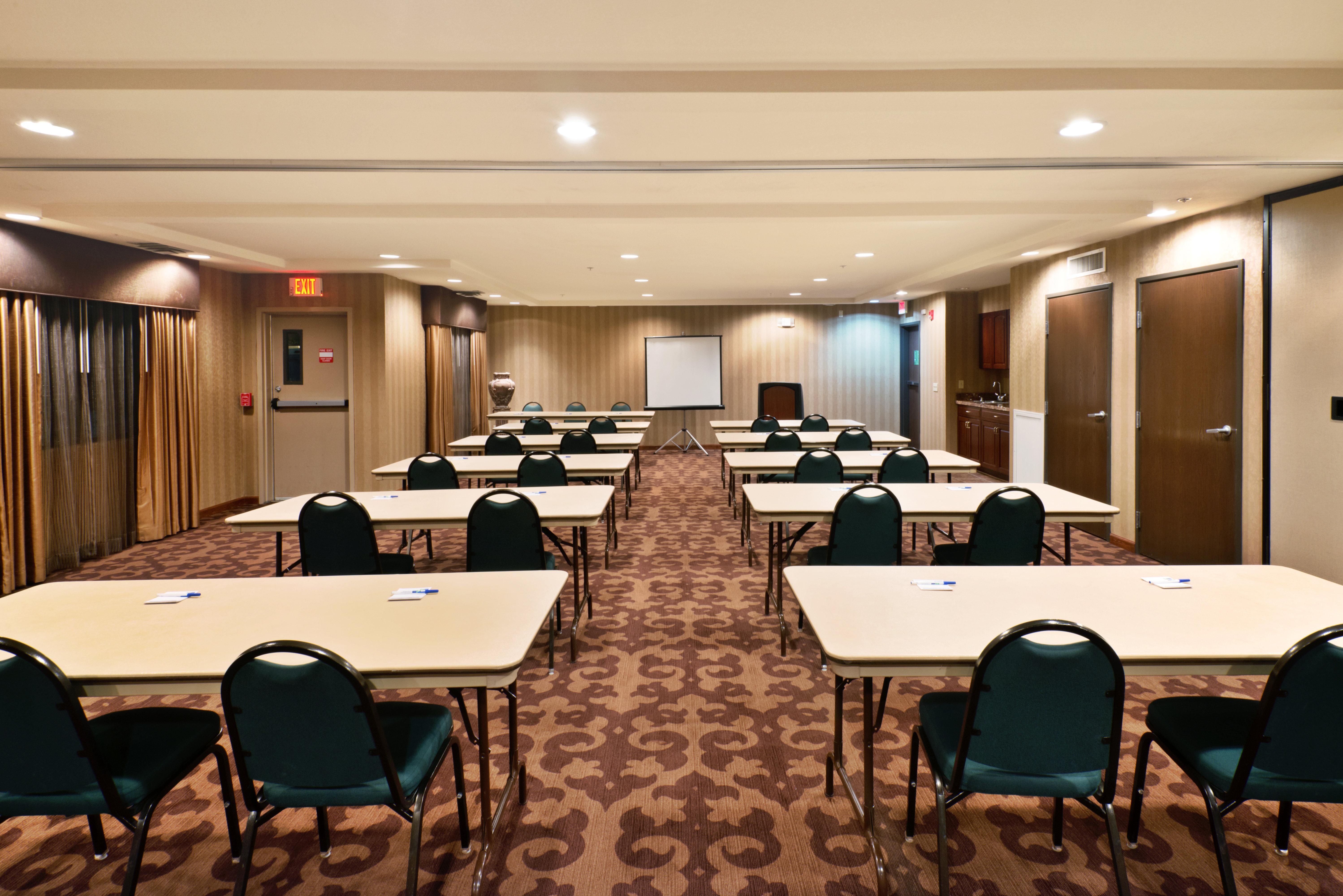Holiday Inn Express Show Low By Ihg Экстерьер фото