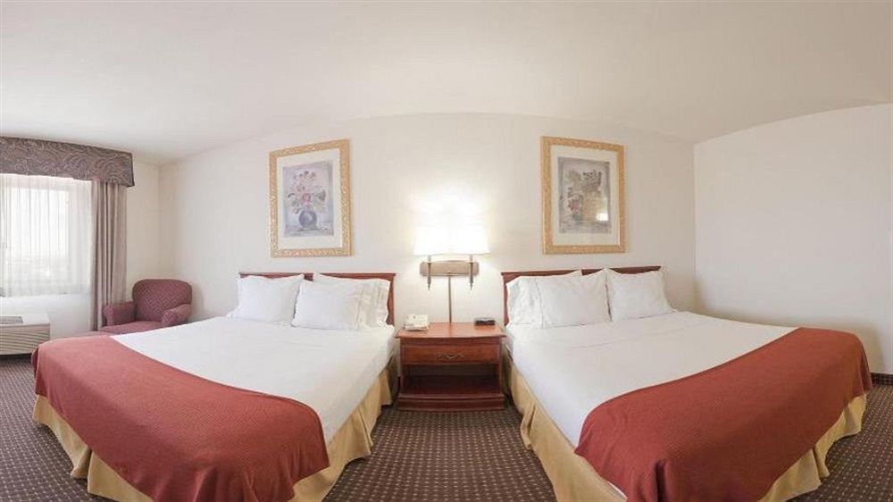 Holiday Inn Express Show Low By Ihg Экстерьер фото